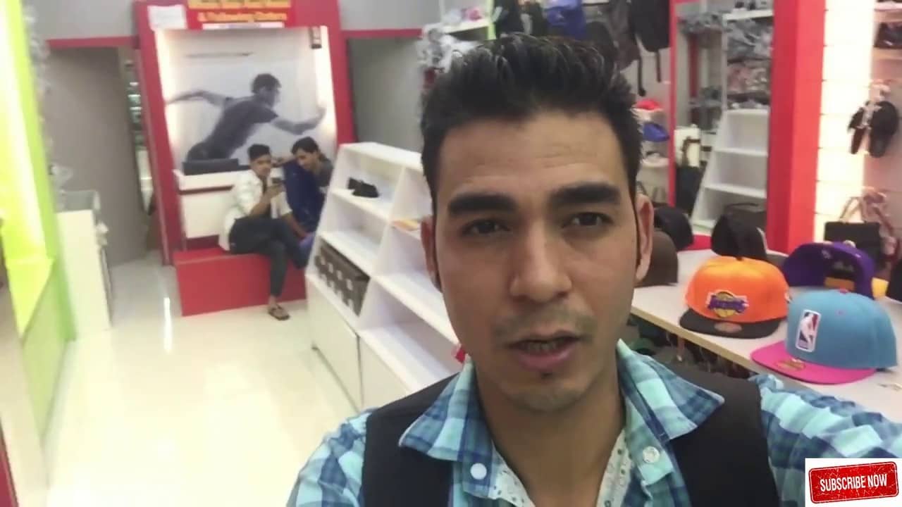 Cheapest market in bahrain||shoes/mobile accessories/Hindi/cool Rishi vlogs/